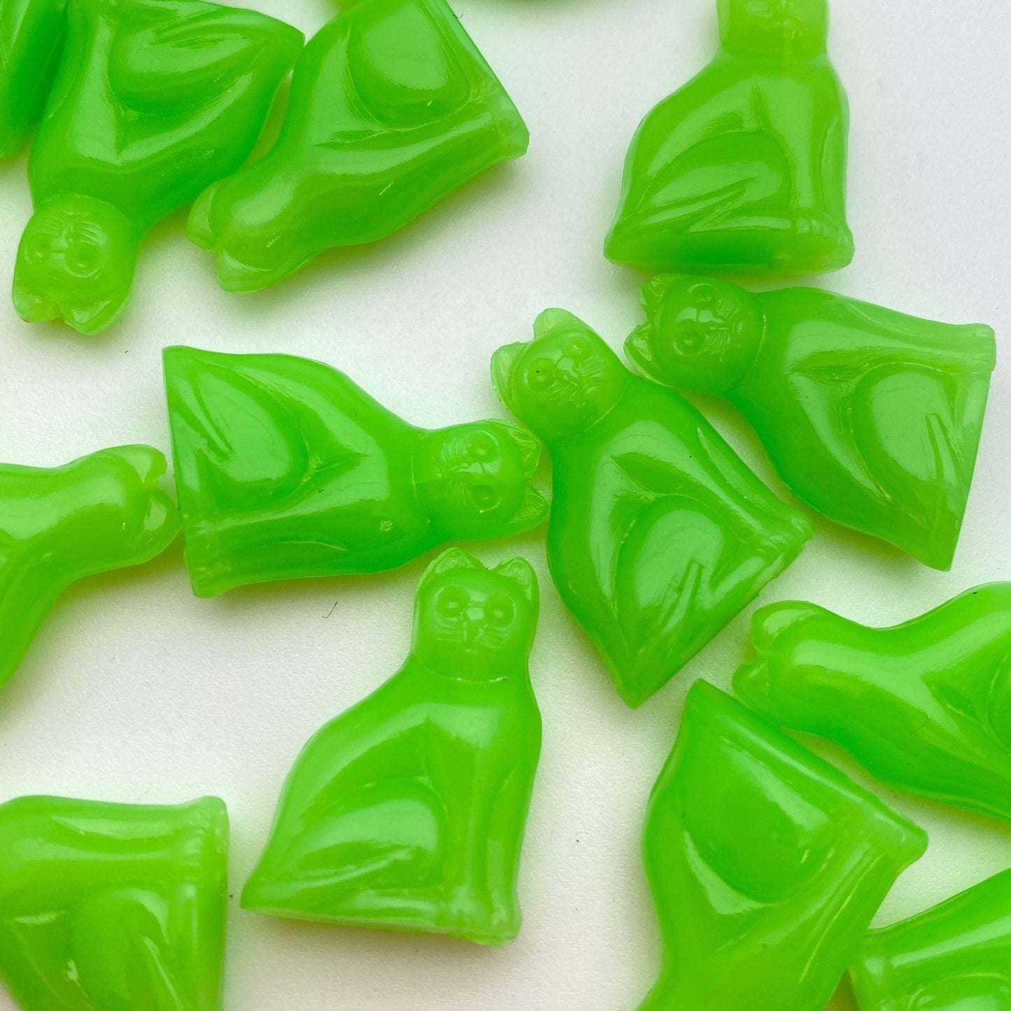 Cat 24x17mm Neon Green