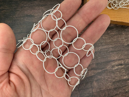 18mm Silver Matte Twisted Circle Chain