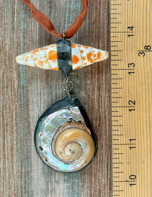 Mitri Mitri Shel Shell & Turbo Sarmaticus Shell Pendant