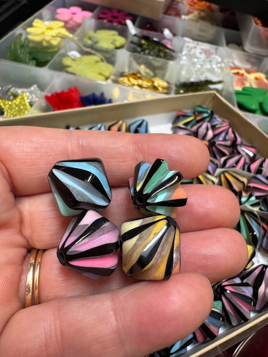 Carved Bi-cone 20mm Black with pinks