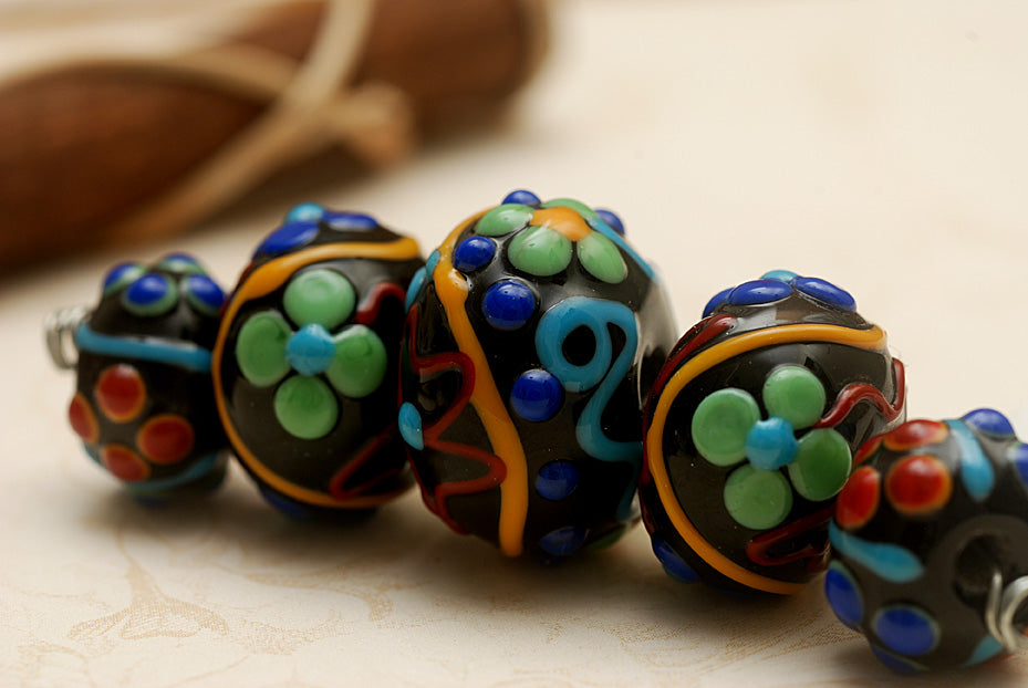 10201211 - Five Graduated Black Based Fiesta Rondelle Beads