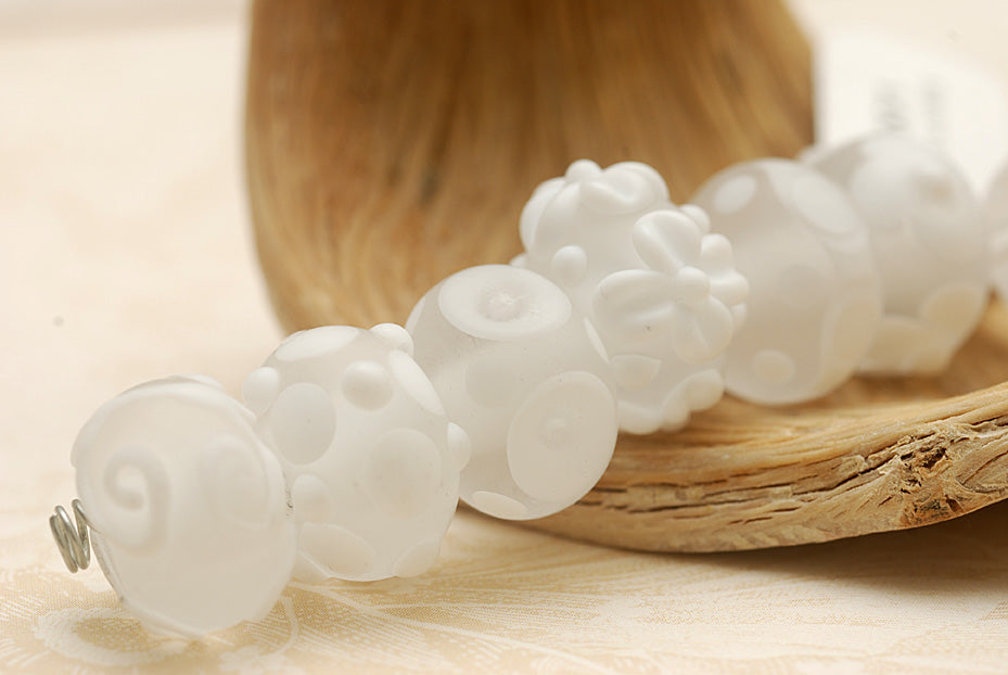 10204001 - Seven Baby Floral White Rondelle Beads