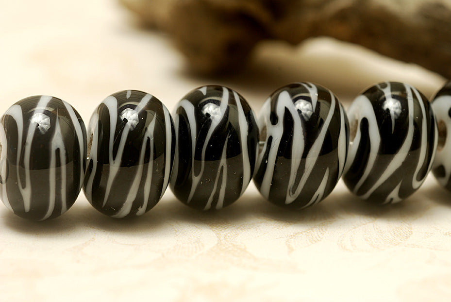 10204401 - Seven Zebra Stripes Rondelle Beads