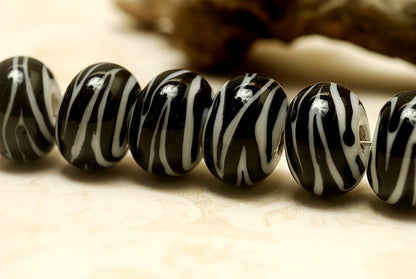 10204401 - Seven Zebra Stripes Rondelle Beads