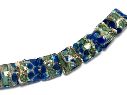 10406504 - Seven Deep Blue Ocean Pillow Beads