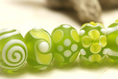 10500401 - Seven Baby Spring Green Rondelle Beads
