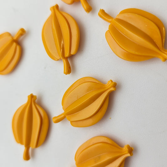 Star Fruit Charm 28mm Bright Yellow