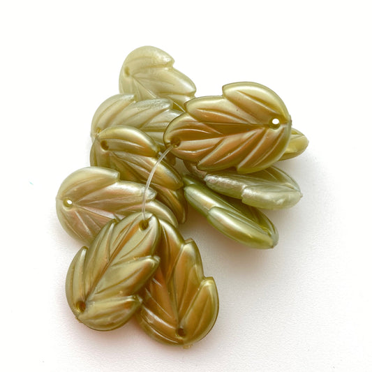 Leaves two hole 18mm Sage Pearl