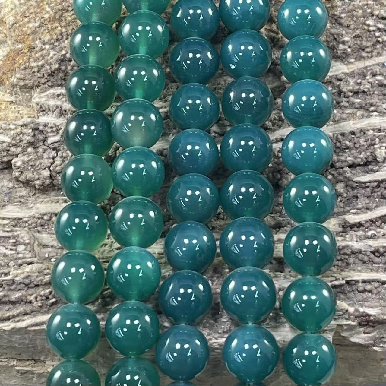 Dyed Dark Green Agate Round 12mm