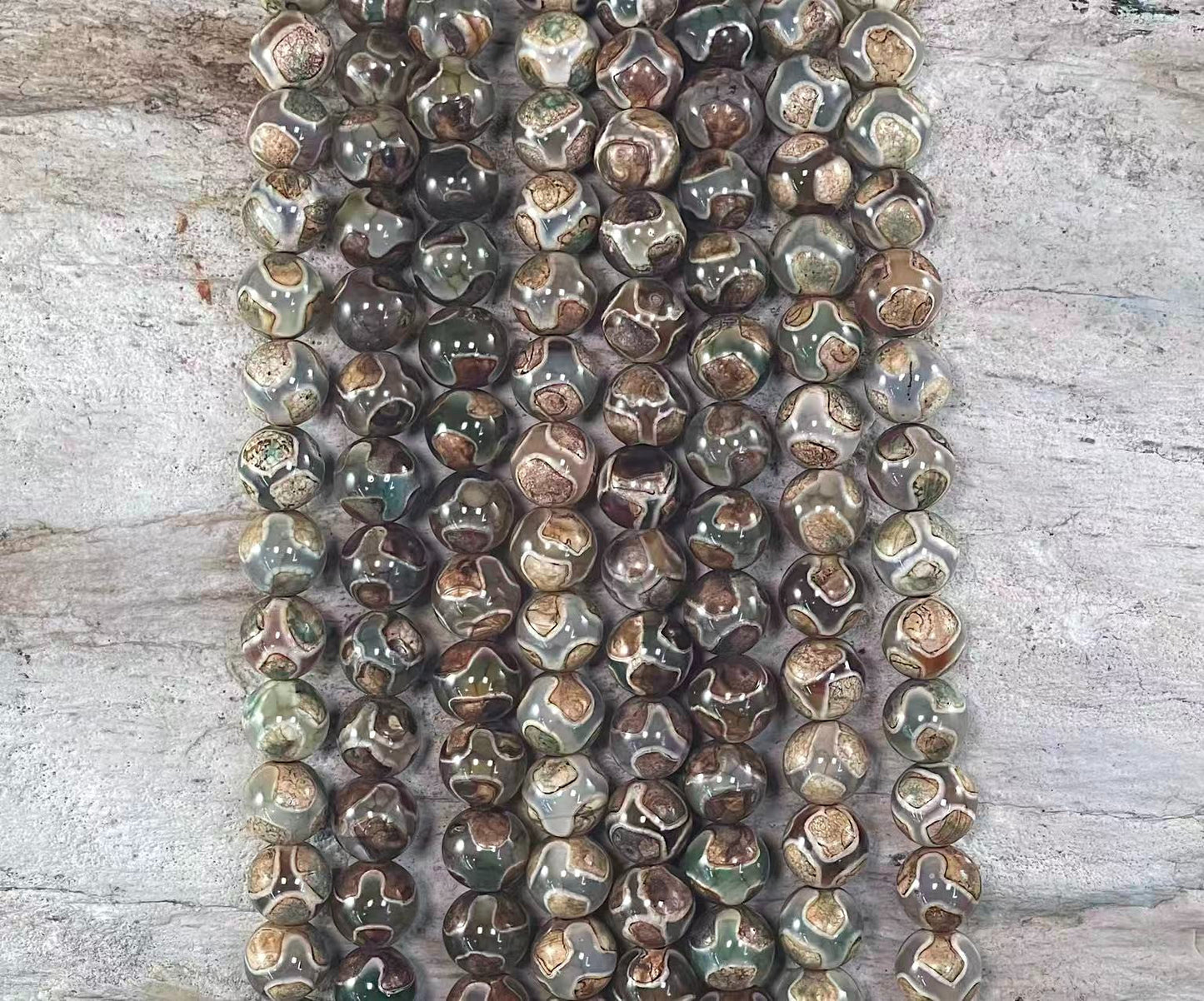 Dzi Agate, Tibetan Agate or Etched Agate, Round 8mm,(Giraffe Design Polished)