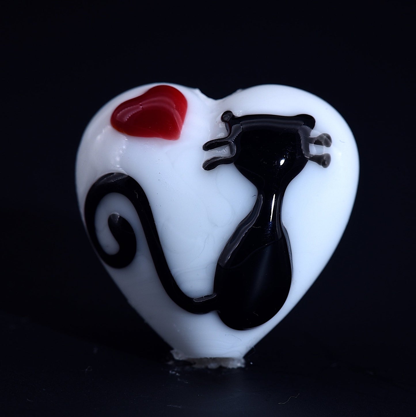 11840505 - Loving Cat Heart Bead