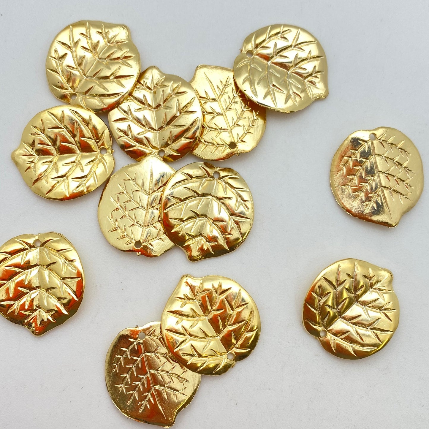 Leaves Drop 22mm Gold