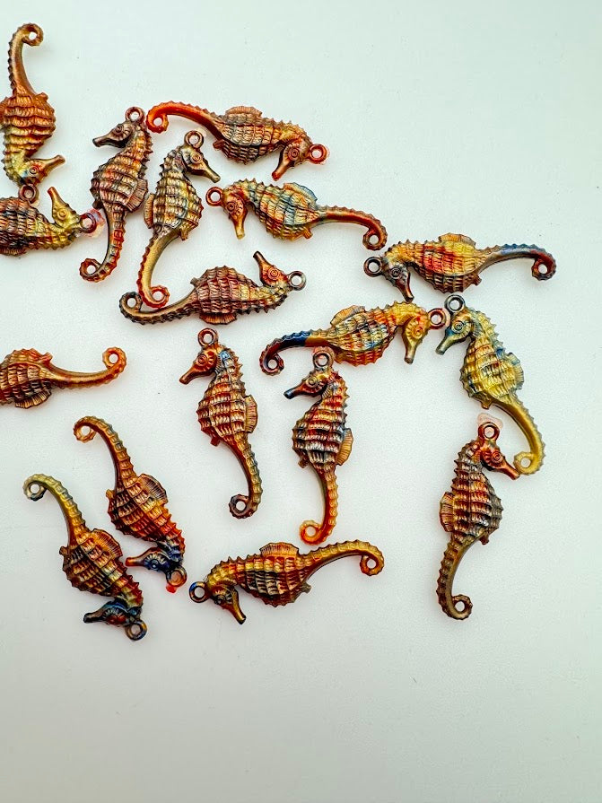 Seahorse 28mm Lustrous Gold