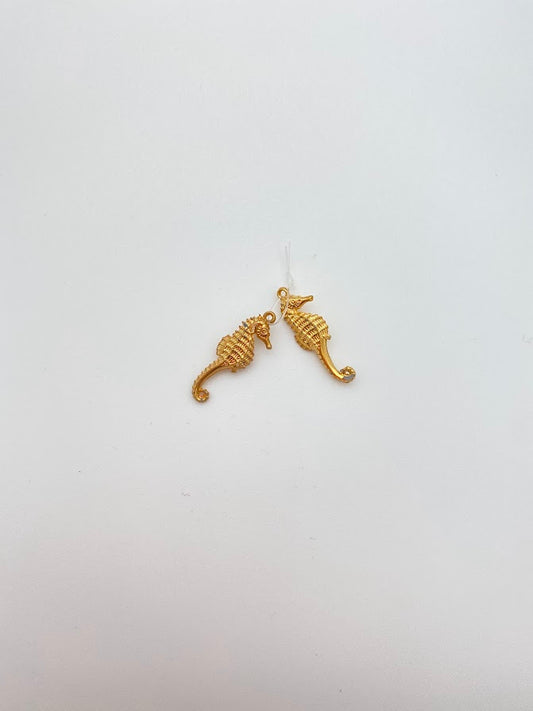Seahorse Drop 28mm Gold