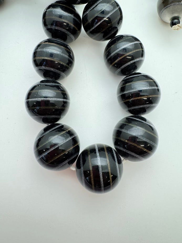 Layered Round Jet with metallics