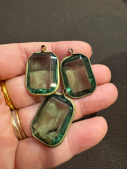 Vintage Connectors 25x18 Turmaline