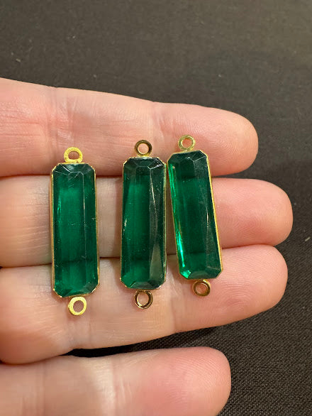 Vintage Connectors 25x8mm Emerald