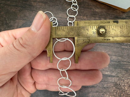 18mm Silver Matte Twisted Circle Chain