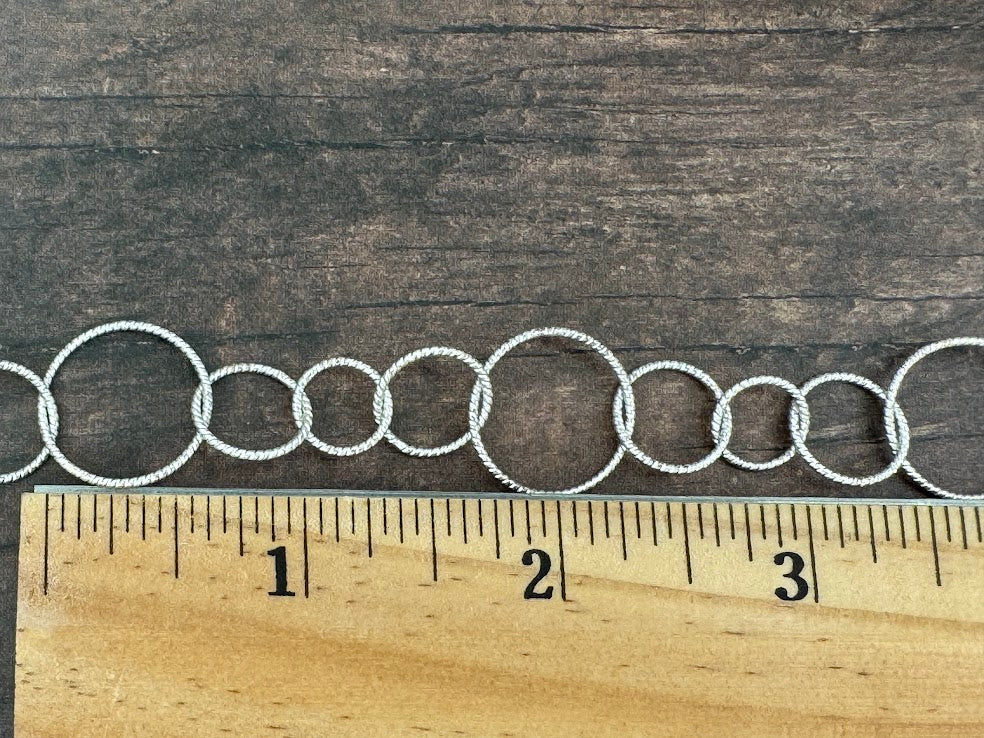 18mm Silver Matte Twisted Circle Chain