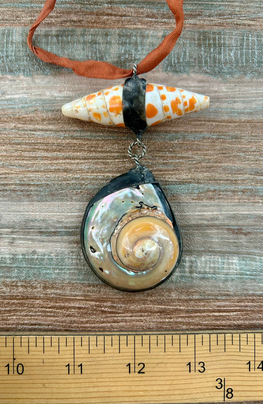 Mitri Mitri Shel Shell & Turbo Sarmaticus Shell Pendant