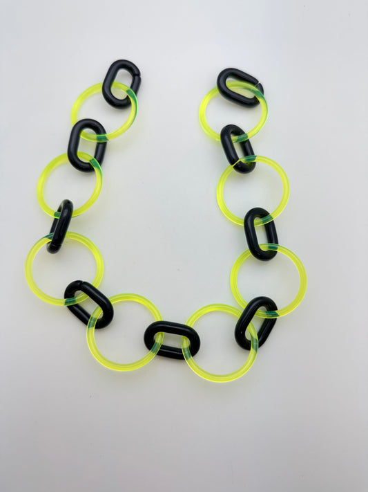 Resin Chain Link 15"x37mm Jet & Neon