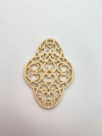 Filigree Quatrefoil 60x44mm Ivory