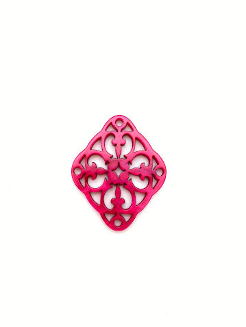 Filigree Diamond 40x30mm Magenta
