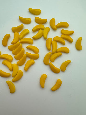 Vintage Glass Bananas 15mm Bright Yellow