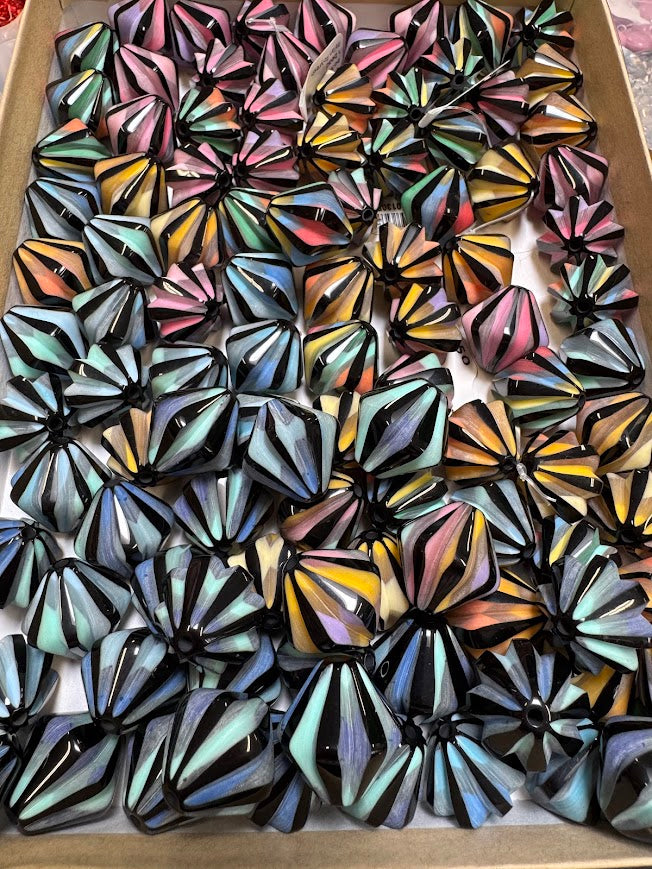 Carved Bi-cone 20mm Black with pinks