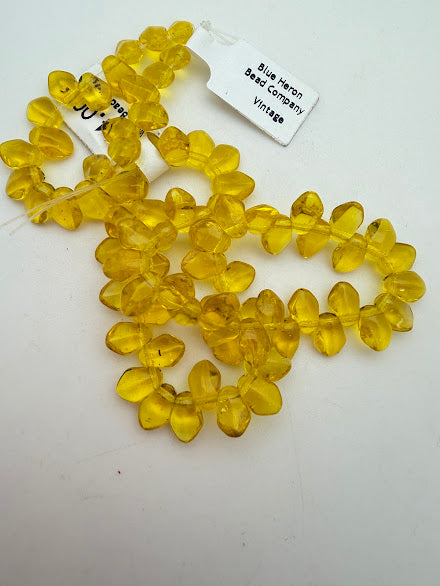 Vintage Glass Petal 7mm Bright Yellow