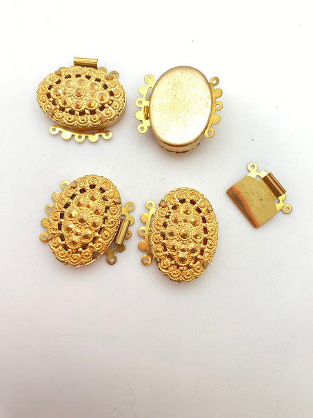 Vintage Metal Clasp 25x18mm Gold