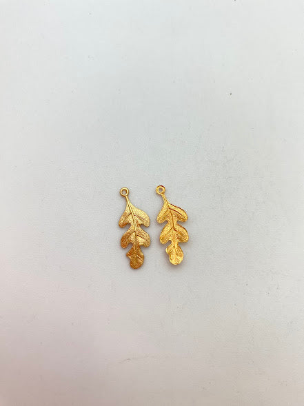 Vintage Metal Leaf 20x8mm Gold