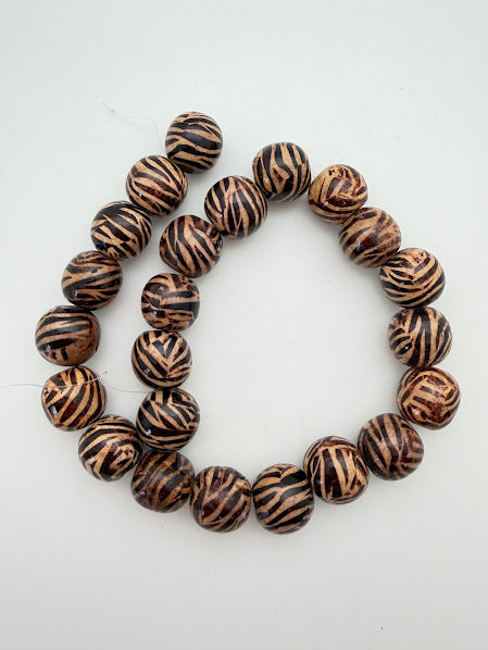Wooded Animal Print Beads 18mm