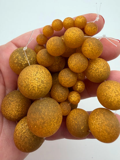 Round 20mm Matte Glitter Honey