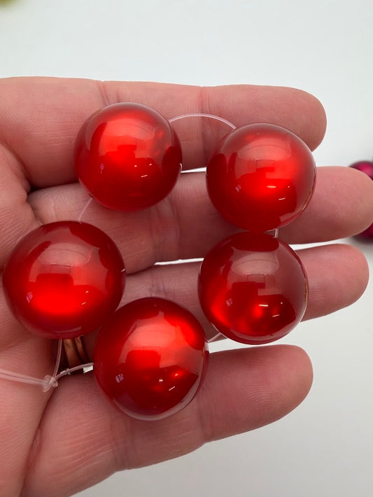 Round 20mm Moonglow Cherry Lip