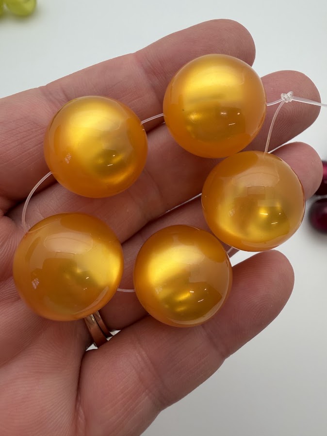 Round 20mm Moonglow Honey