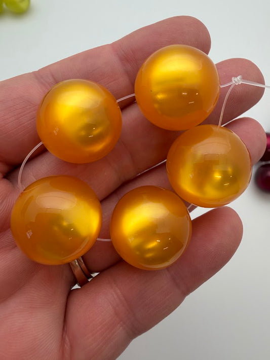 Round 20mm Moonglow Honey