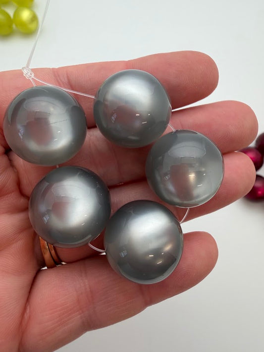 Round 20mm Moonglow Storm