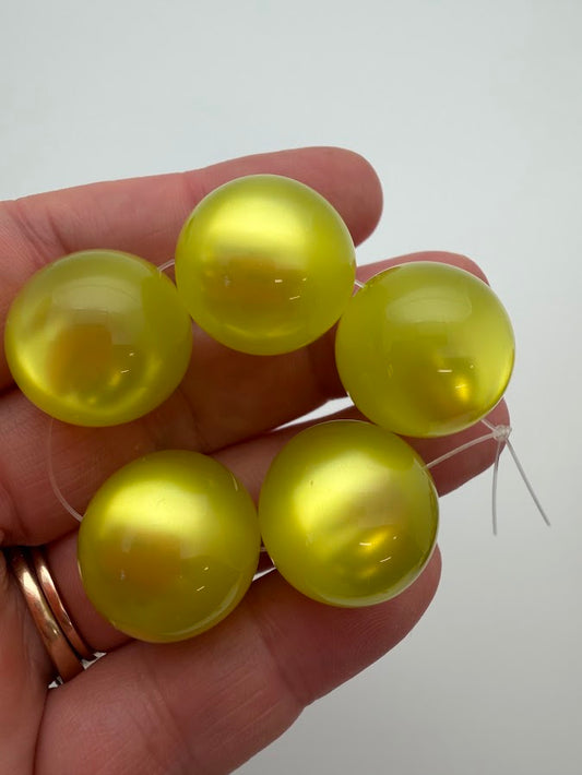 Round 20mm Moonglow Kiwi