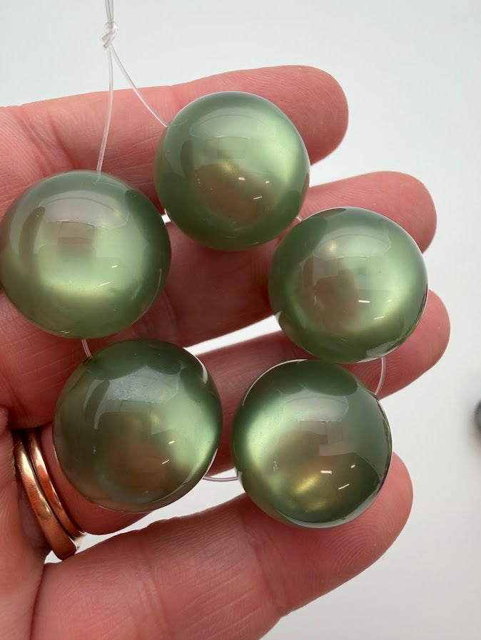 Round 20mm Moonglow Martini