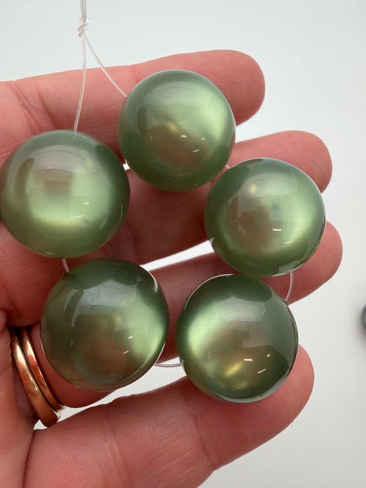 Round 20mm Moonglow Martini