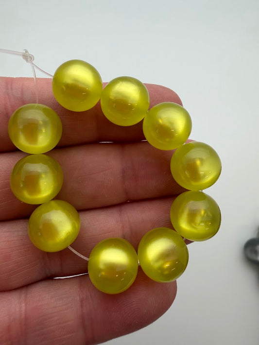 Round 12mm Moonglow Kiwi