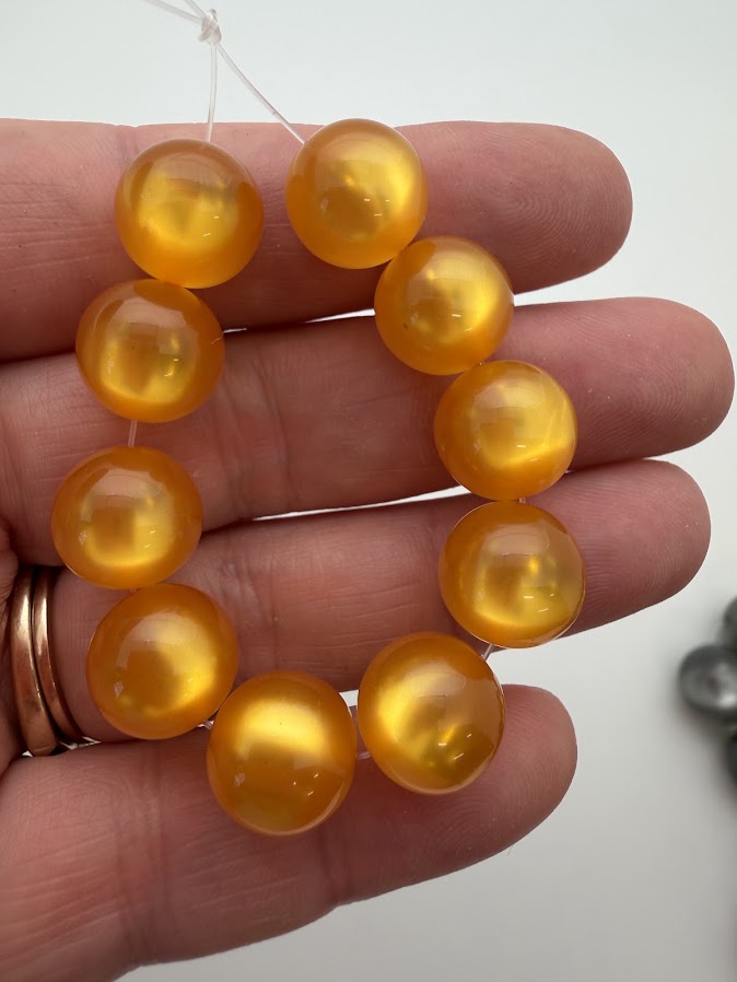 Round 12mm Moonglow Honey