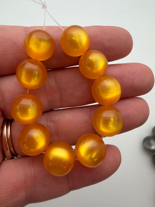 Round 12mm Moonglow Honey