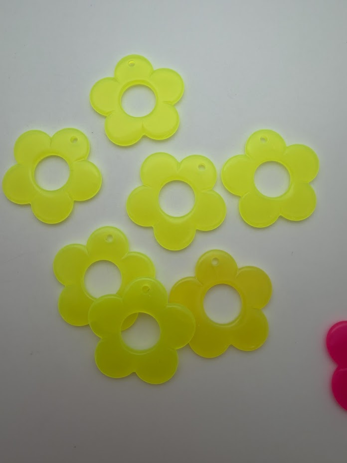 Flower Pendant 35mm Yellow Opal Neon
