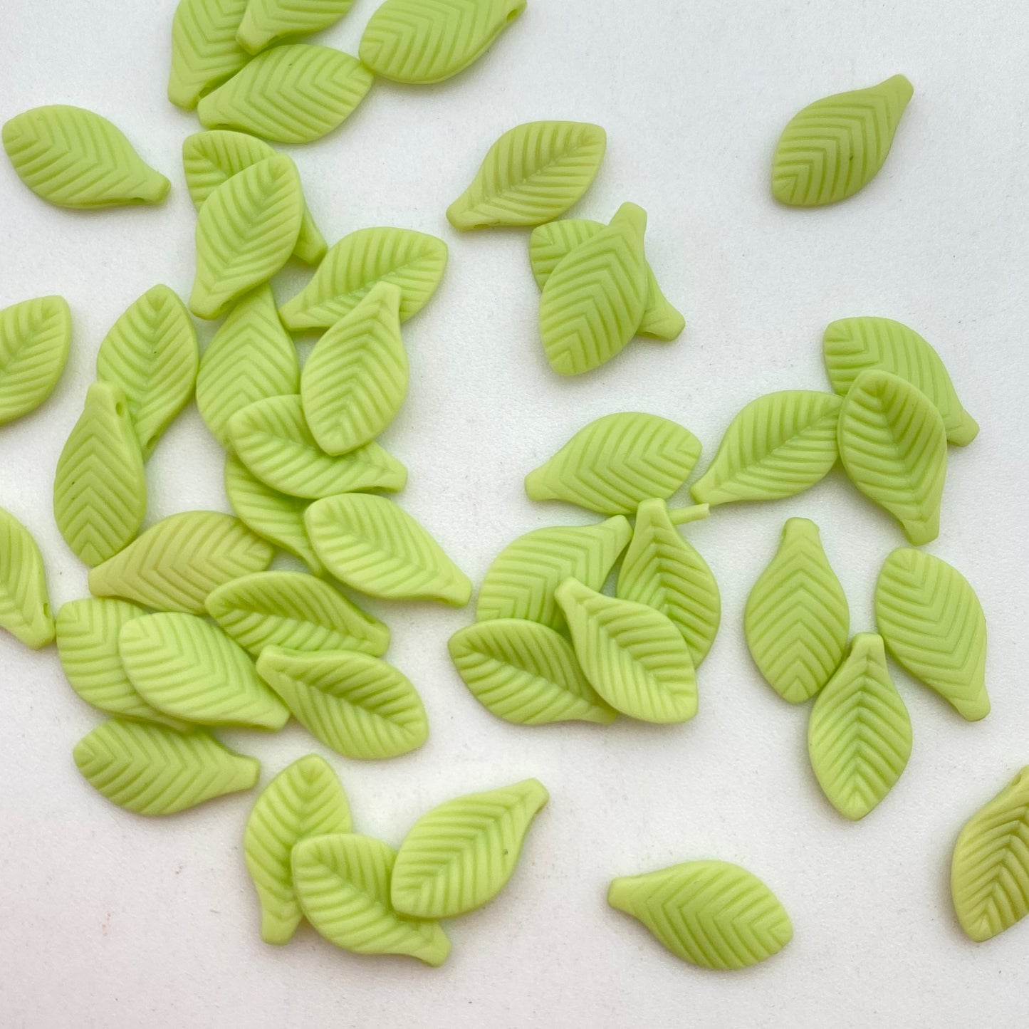 Leaves drop 13mm Lime Matte