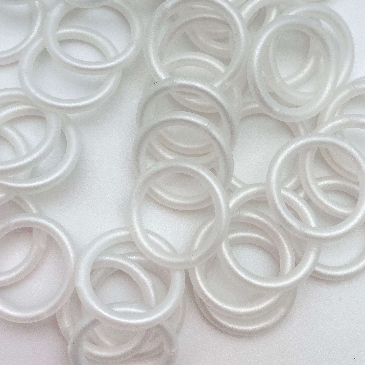 Ring 18mm Pearl White