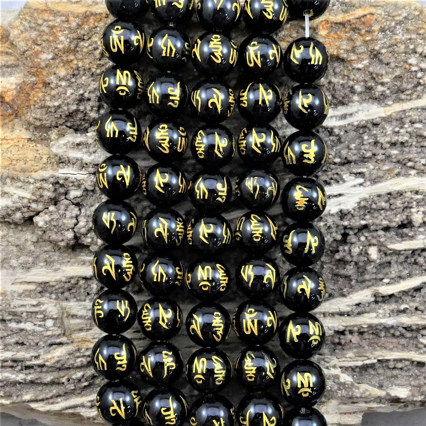 Onyx w/ Mantra Symbol Polished Round