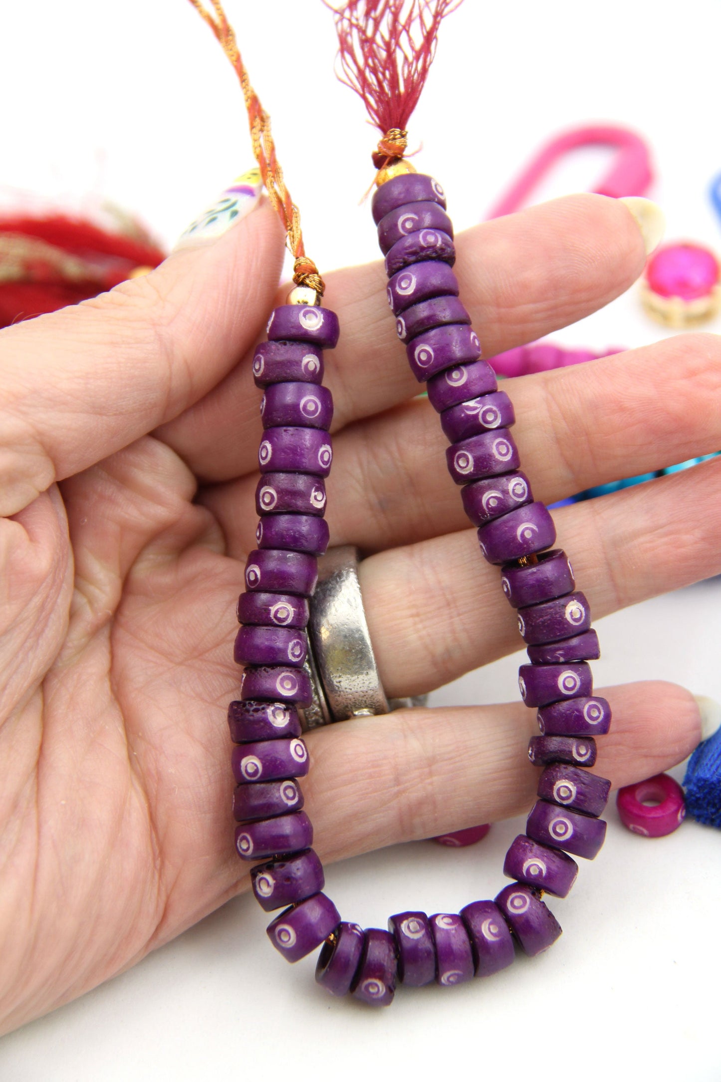 Bold & Bright Rondelle Bone Beads: Bullseye Hand Carved Pattern, 9x5mm, 40 beads
