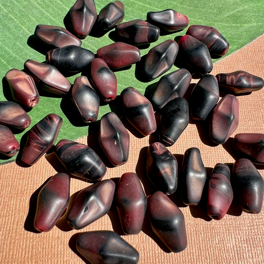 Red & Black Rhombus Beads - 25 Pieces